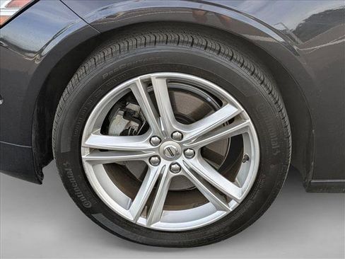 Used 2017 Volvo S90 T5 Momentum w/ Convenience Package FWD image 10