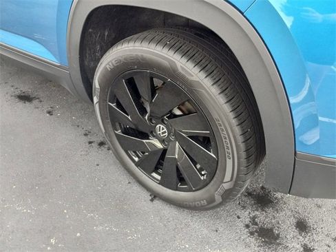 Used 2024 Volkswagen Atlas Cross Sport SE w/ Panoramic Sunroof Package image 10