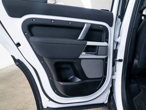 Used 2023 Land Rover Defender 130 X-Dynamic SE image 20