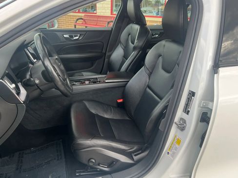 Used 2019 Volvo S60 T5 Momentum w/ Premium Package FWD image 9