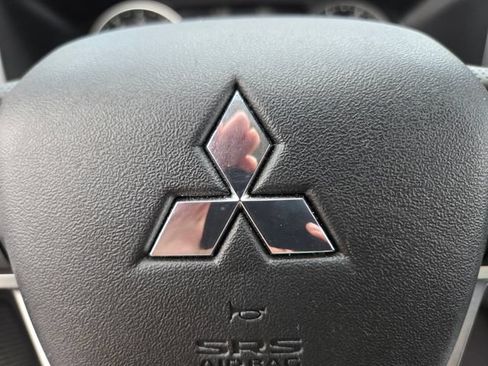 Used 2025 Mitsubishi Outlander SE AWD/4WD image 37