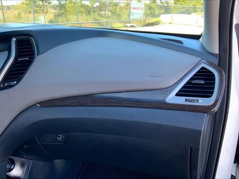 Used 2017 Hyundai Santa Fe Sport image 17