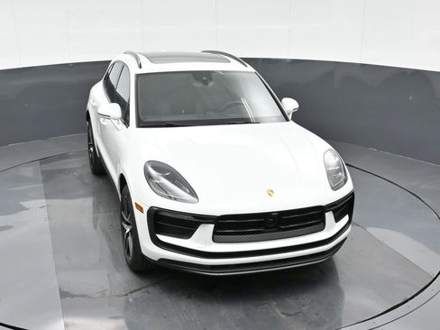 Certified 2025 Porsche Macan image 32