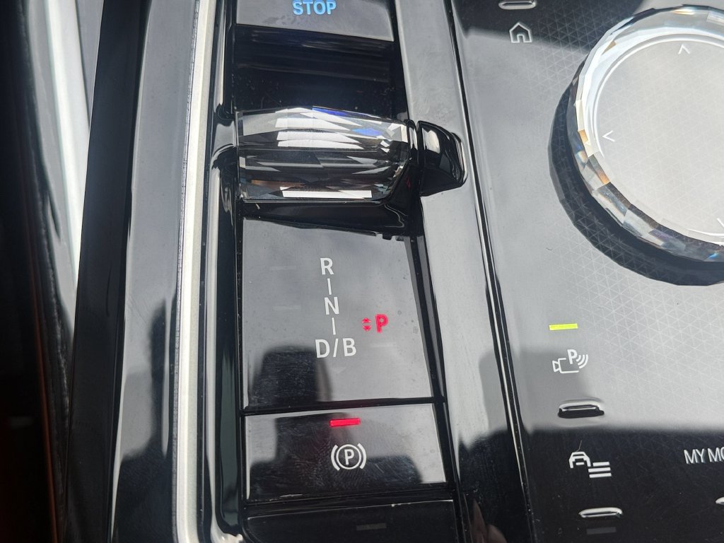 Used 2025 BMW i7 eDrive50 w/ M Sport Package RWD image 23