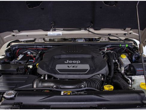 Used 2017 Jeep Wrangler Unlimited Rubicon image 9