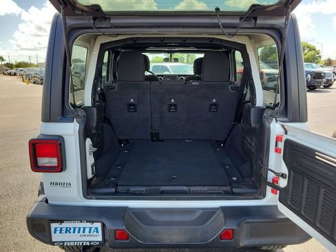 Used 2021 Jeep Wrangler Unlimited Sahara AWD/4WD image 24