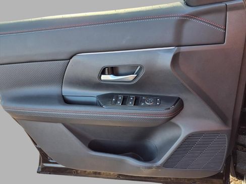 Certified 2025 Nissan Kicks SR w/ Interior Electronics Package image 16