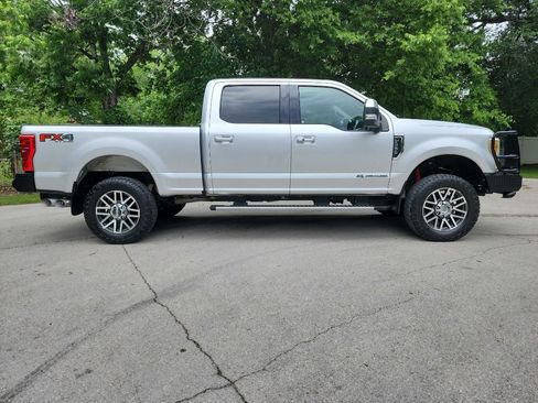 Used 2017 Ford F250 Lariat w/ Lariat Ultimate Package AWD/4WD image 14