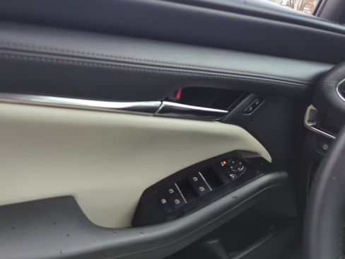 Used 2019 MAZDA MAZDA3 Sedan w/ Select Package image 32