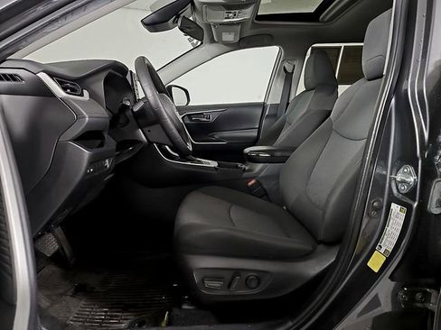 Used 2022 Toyota RAV4 XLE w/ Convenience Package image 13