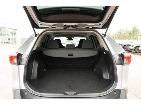 Used 2022 Toyota RAV4 LE image 14