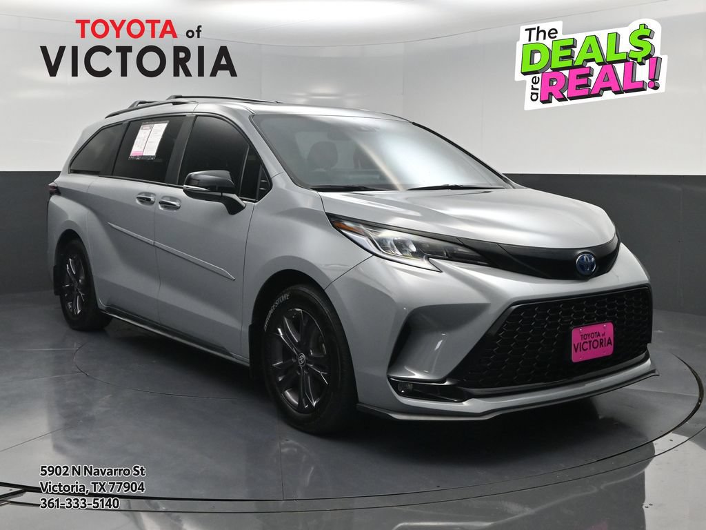 Used 2025 Toyota Sienna XSE w/ XSE Premium Package AWD/4WD image 1