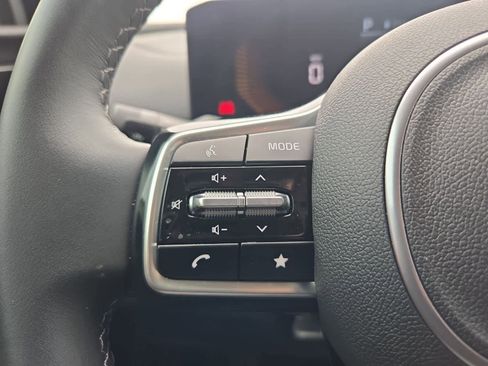 Certified 2025 Kia Sorento S image 22