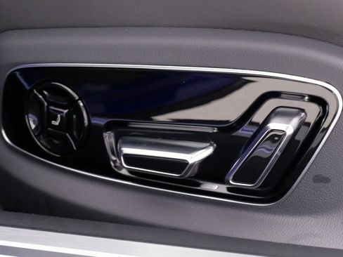 Used 2023 Audi S8 w/ S8 Comfort Plus Package image 42