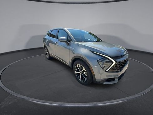 Used 2025 Kia Sportage EX image 2