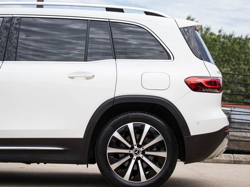 Used 2023 Mercedes-Benz GLB 250 4MATIC image 4