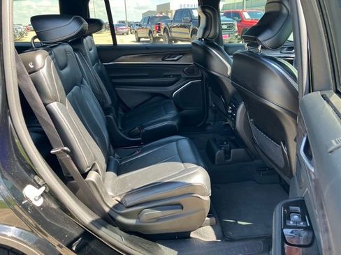 Used 2023 Jeep Grand Cherokee L Overland w/ Luxury Tech Group IV AWD/4WD image 11