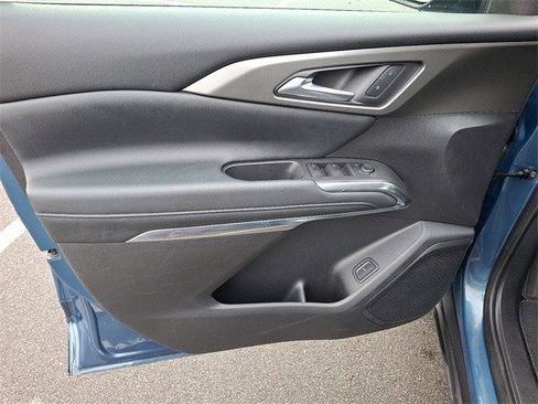 Certified 2025 Chevrolet Traverse LT image 9