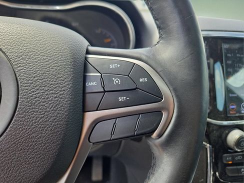 Used 2019 Jeep Grand Cherokee Limited AWD/4WD image 23
