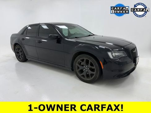 Used 2021 Chrysler 300 Touring w/ Sport Appearance Package RWD image 1
