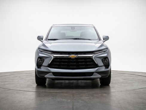 Used 2025 Chevrolet Blazer LT FWD image 2