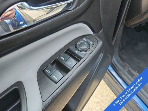 Used 2023 Chevrolet Equinox LS w/ LS Convenience Package image 12