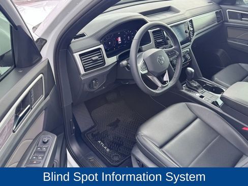 Used 2023 Volkswagen Atlas Cross Sport SE w/ Panoramic Sunroof Package image 8