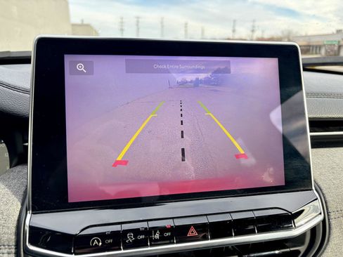 Used 2023 Jeep Compass Sport image 4