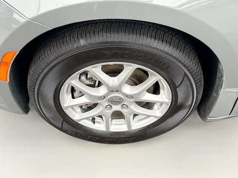 Used 2023 Chrysler Pacifica Touring-L FWD image 39