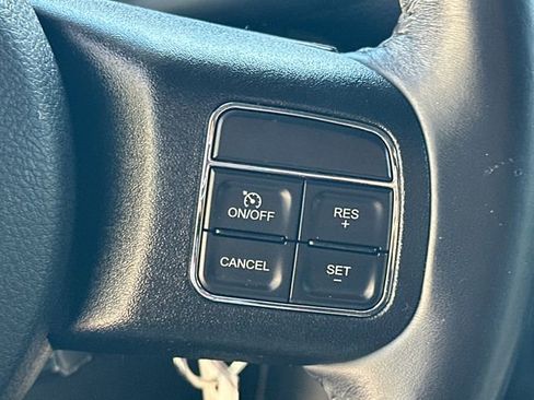 Used 2017 Jeep Wrangler Unlimited Sahara w/ Connectivity Group AWD/4WD image 29