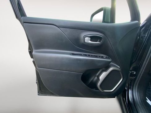 Used 2021 Jeep Renegade Limited w/ Luxury Group II image 16