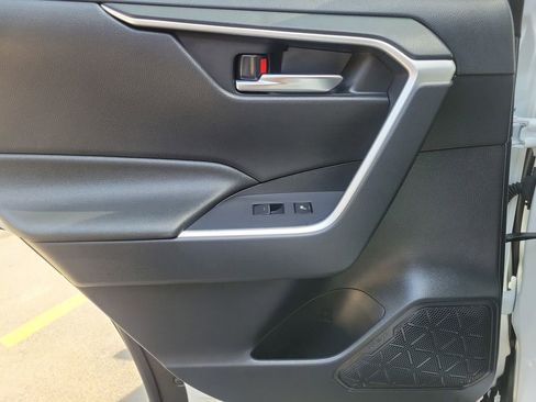 Used 2023 Toyota RAV4 SE w/ Weather & Moonroof Package image 18