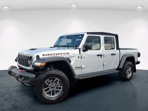 Used 2024 Jeep Gladiator Mojave w/ Technology Group AWD/4WD image 2