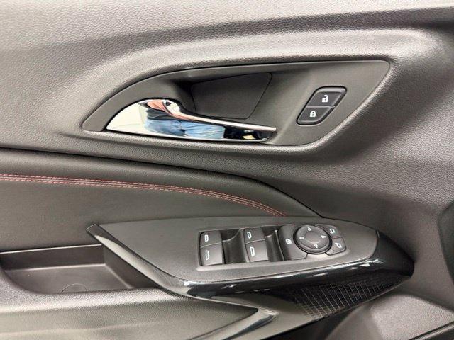 Used 2025 Chevrolet Trax RS w/ Sunroof Package FWD image 20