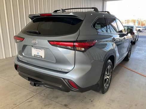 Used 2022 Toyota Highlander XLE image 25