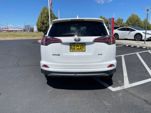 Used 2018 Toyota RAV4 XLE FWD image 4