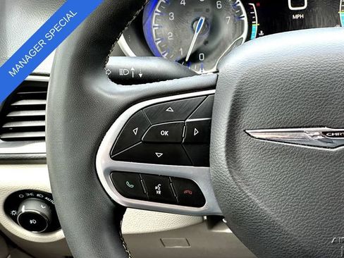 Used 2024 Chrysler Pacifica Touring-L FWD image 23