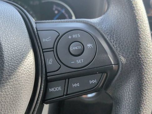 Used 2025 Toyota RAV4 XLE AWD/4WD image 20