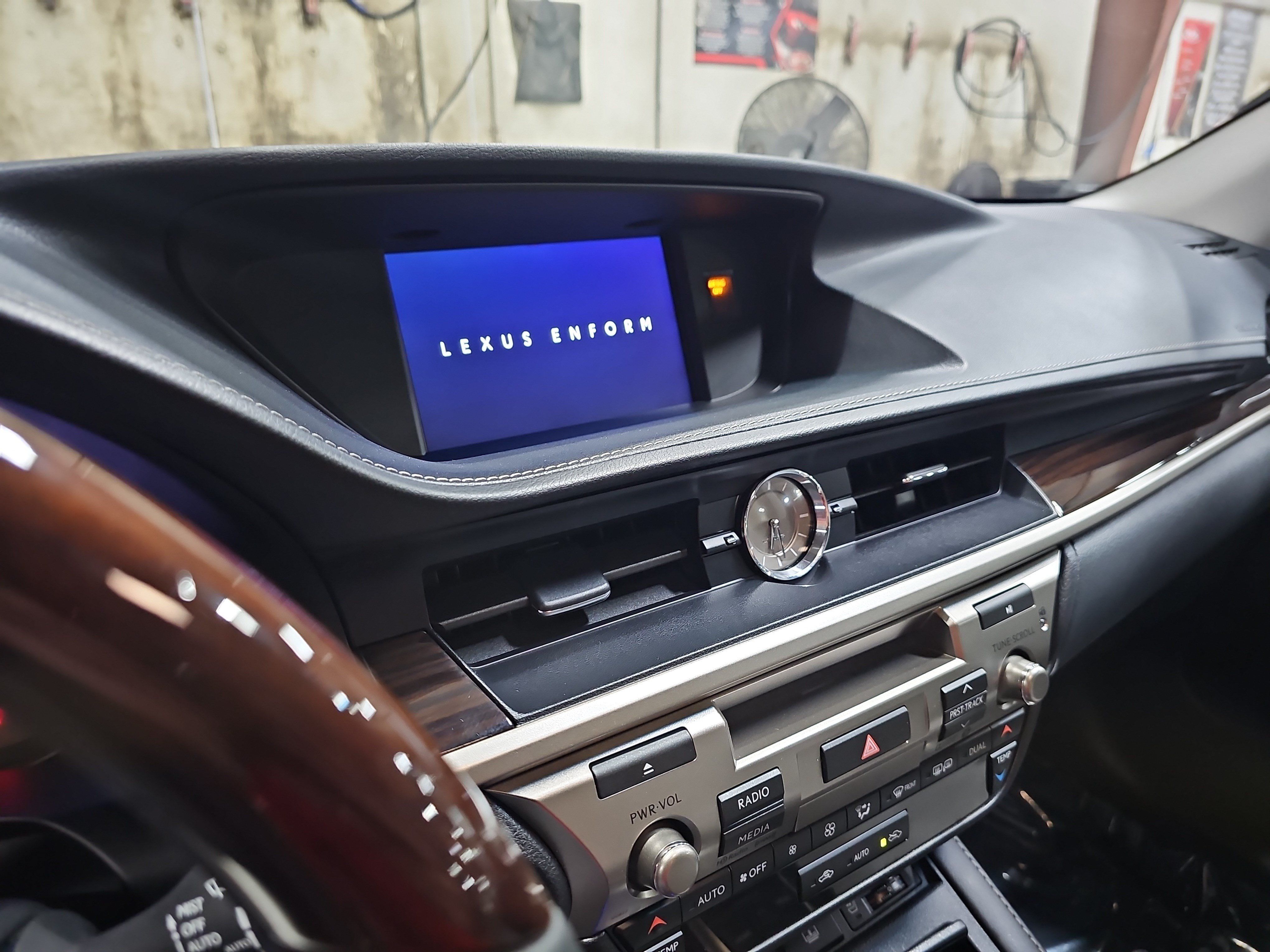 Used 2018 Lexus ES 350 w/ Luxury Package w/Wood Trim FWD image 20