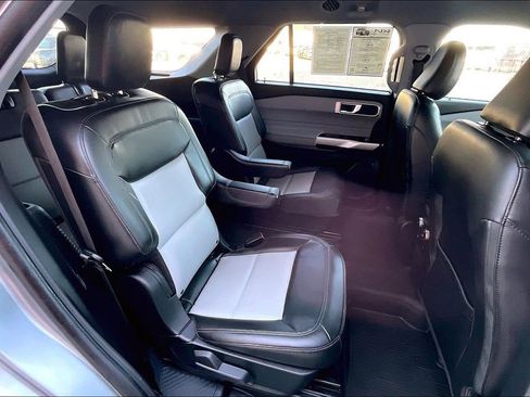 Used 2022 Ford Explorer XLT w/ Equipment Group 202A image 27