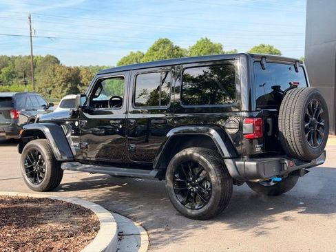 Used 2023 Jeep Wrangler Unlimited Sahara w/ Cold Weather Group AWD/4WD image 9
