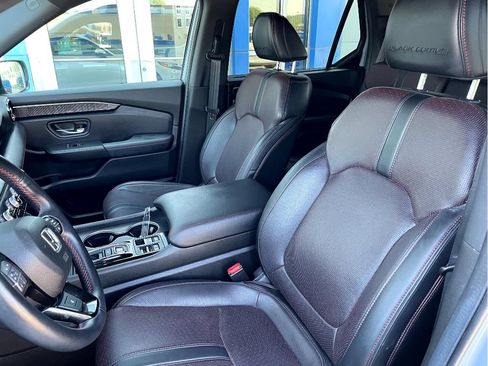 Certified 2025 Honda Pilot Black Edition image 11