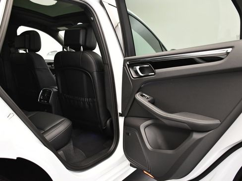 Certified 2025 Porsche Macan AWD/4WD image 54