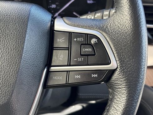 Used 2022 Toyota Sienna XLE image 34