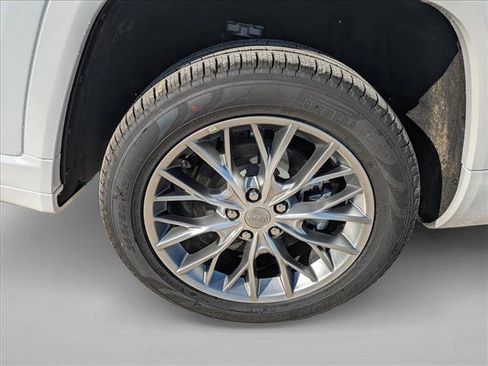 New 2025 Jeep Grand Cherokee L Summit image 8