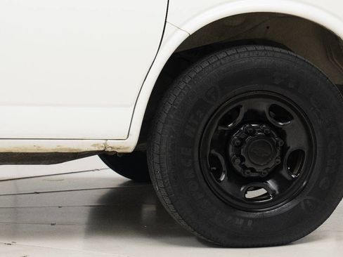 Used 2017 Chevrolet Express 2500 Extended image 58