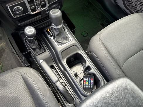 Used 2022 Jeep Gladiator Sport AWD/4WD image 19