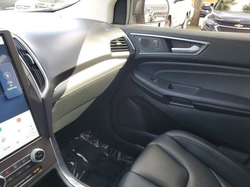 Used 2021 Ford Edge Titanium image 22
