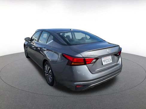 Used 2025 Nissan Altima 2.5 SV image 11