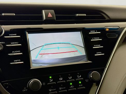 Used 2018 Toyota Camry LE image 14